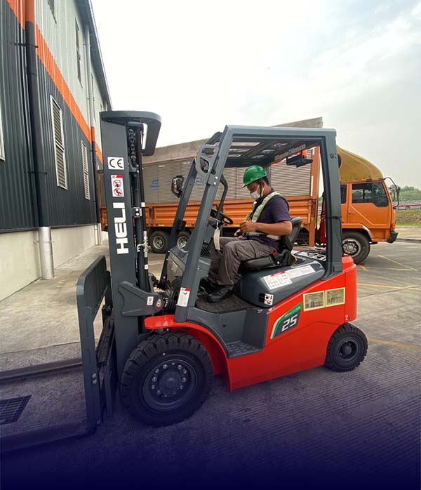 operator forklift